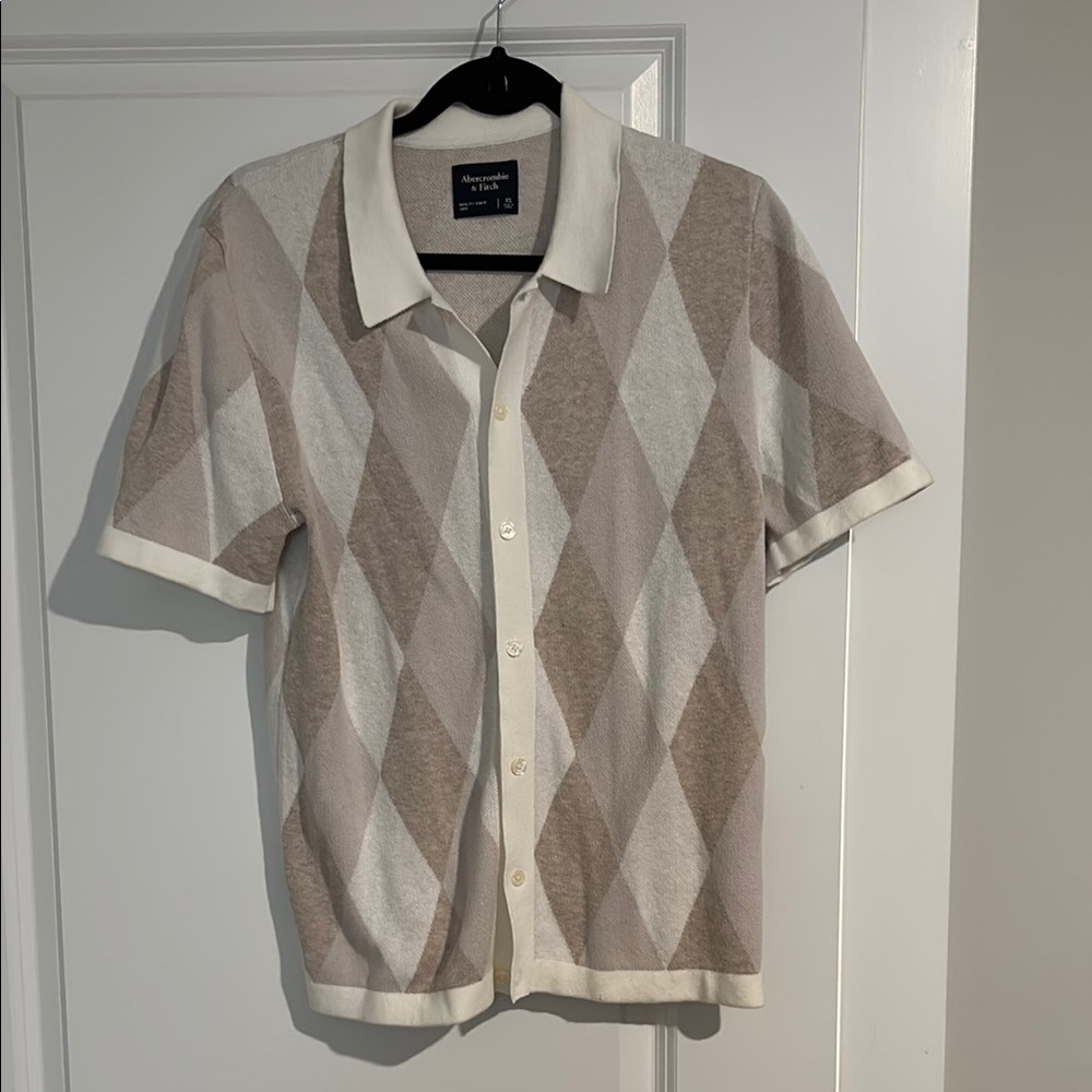Abercrombie & Fitch Tan and White Argyle button down shirt